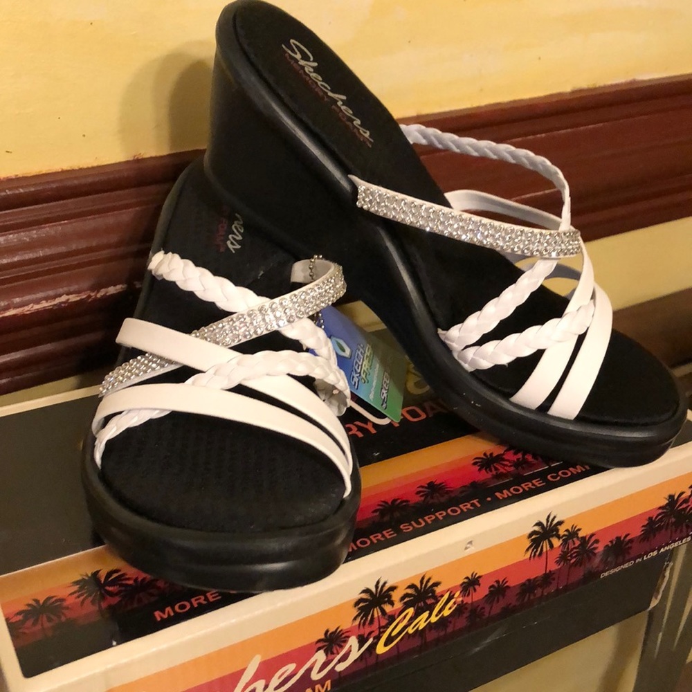 Skechers sandals size 9